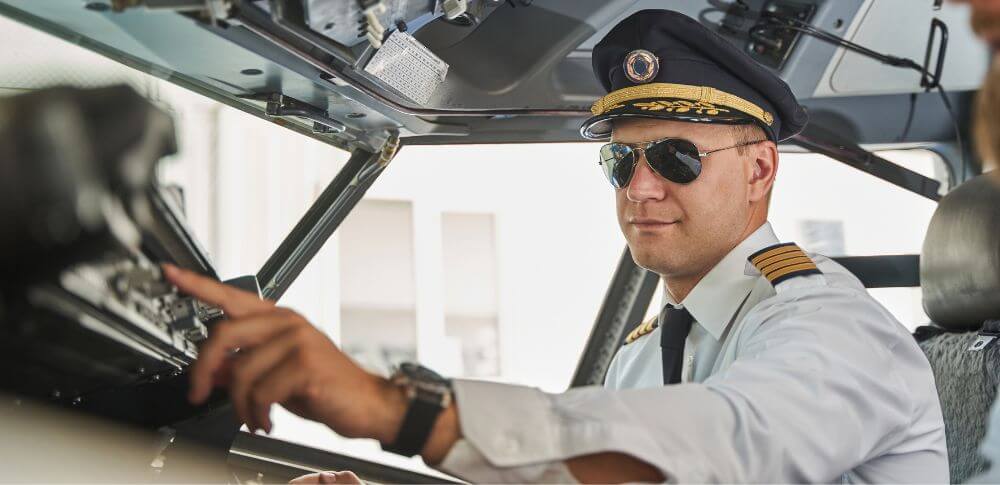 what jobs can you get with a commercial pilot license